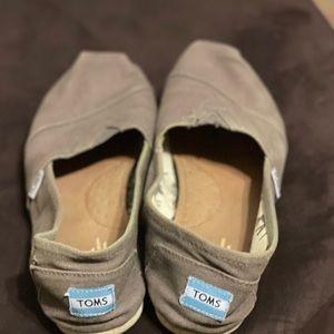 Tom’s shoes